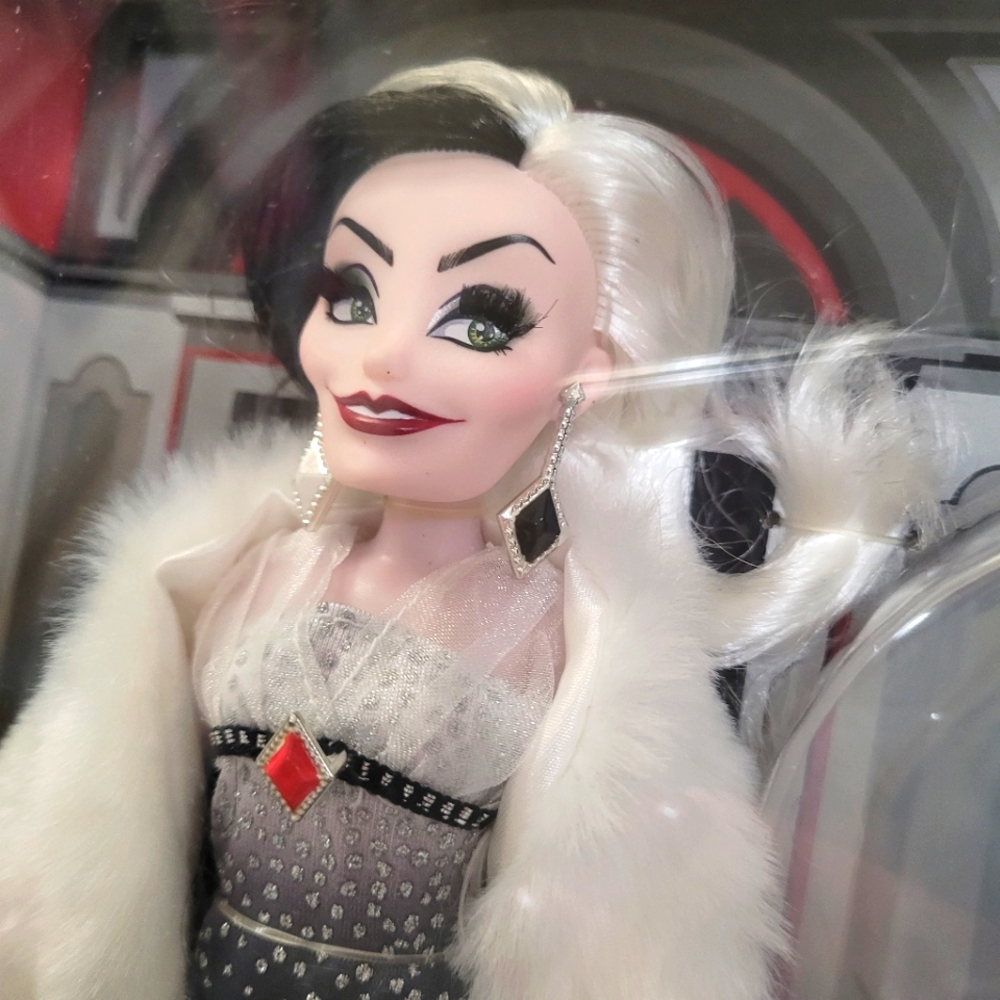 *SALE!* Disney Style Series Cruella De Vil, Fashion Doll with Accessories - NIB - Picture 2 of 6